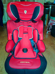 Продам автомобільне крісло Ferrari